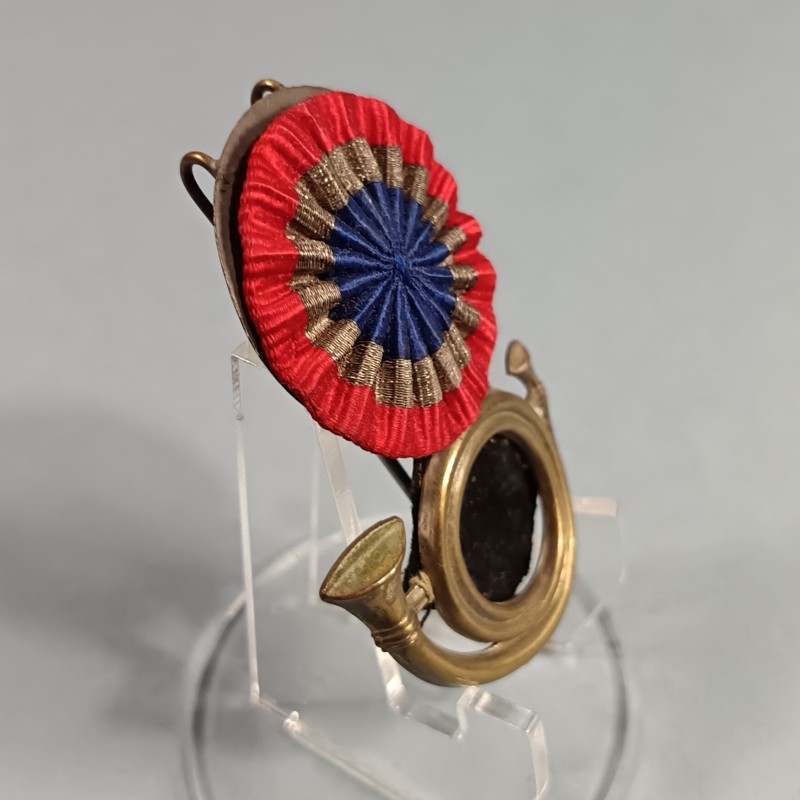 ATTRIBUT OU PLAQUE DE KEPI D'OFFICIERS ET ADJUDANTS MODELE 1886 OFFICIER DES CHASSEURS A PIED OU ALPINS